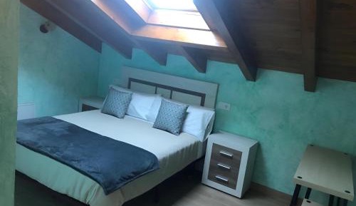 Deluxe Room (2 Adults + 1 Child)