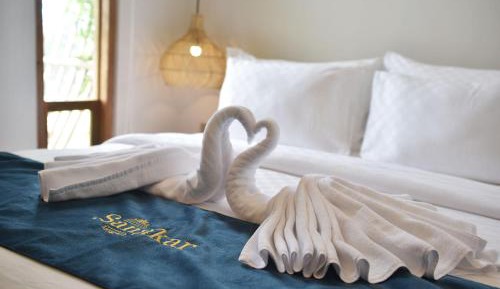 Deluxe Room (2 Adults + 1 Child)