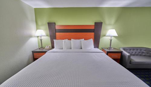  Standard King Room with Sofa Smoke Free