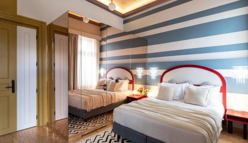 Deluxe Double Room with Balcony (Mirror)