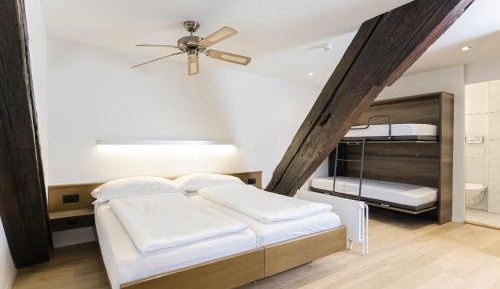 Quintuple Room