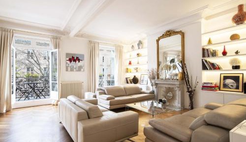 Three-Bedroom Deluxe Apartment