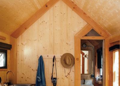 Tiny Cabin - King Kitchenette