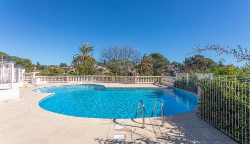 Superior One-Bedroom Apartment