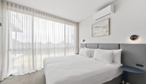 Premier Corner Suite - Free Wifi and Parking