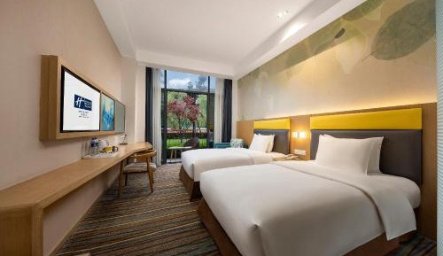 Standard Double Room with Two Double Beds and Balcony - Garden View