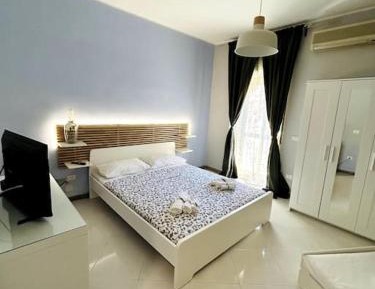 Deluxe Room (2 Adults + 1 Child)