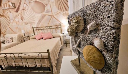 Deluxe Room (2 Adults + 1 Child)