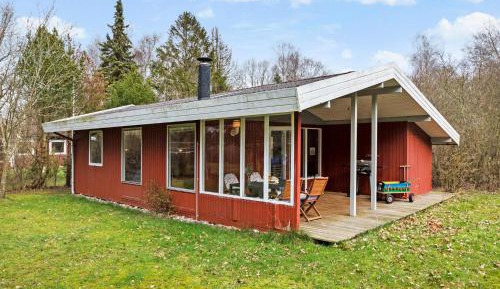 Three-Bedroom Holiday Home 
