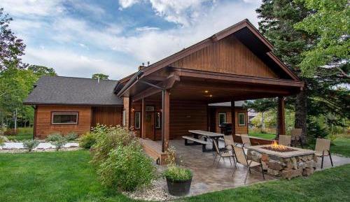 Five-Bedroom Holiday Home