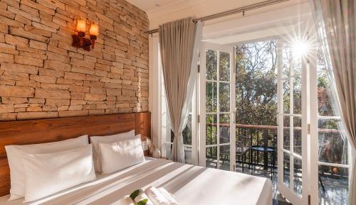 Deluxe Double Room with Balcony