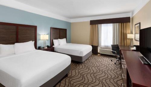 Queen Room with Two Queen Beds - Mobility Access/Non-Smoking