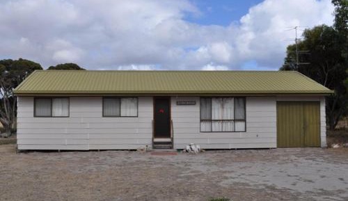 Three-Bedroom Holiday Home 