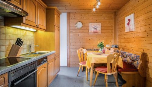 Three Bedroom Apartment with Balcony and Mountain View