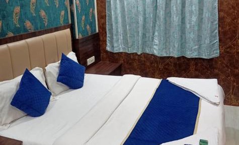 Deluxe Double Room (2 Adults + 1 Child)