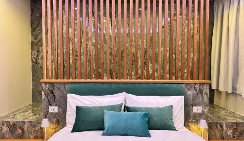 Queen Room with Spa Bath