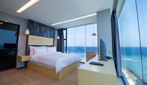 Sunrise Deluxe Ocean View with Free 30-Minute Spa, Room Upgrade and Guided Snorkeling Trip – Aug & Sep 26 Stays