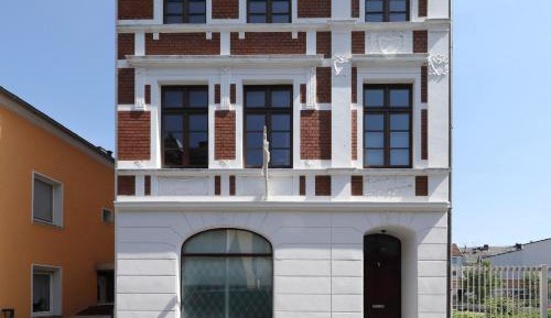 Queen Room with Shared Bathroom