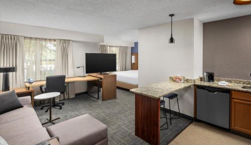 King Studio with Sofa Bed