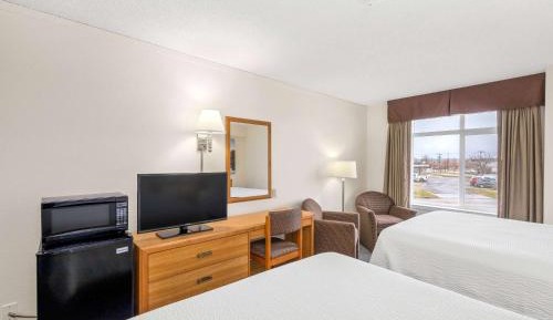 Deluxe Queen Room with Two Queen Beds - Non-Smoking