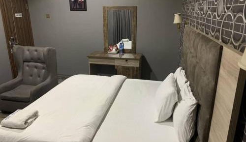 Deluxe Double Room (2 Adults + 1 Child)