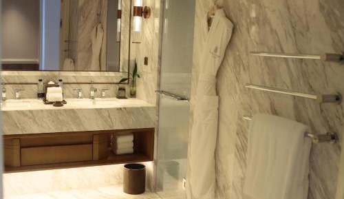 Premier King Room with Panoramic River View