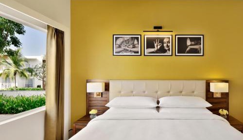 Guest Room, 1King, Balcony