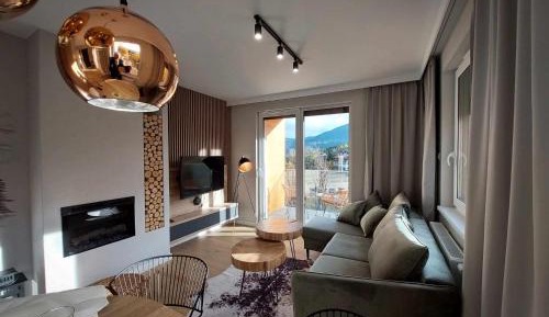 Apartment with Mountain View
