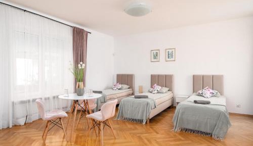 Quadruple Room with Balcony and Shared Bathroom