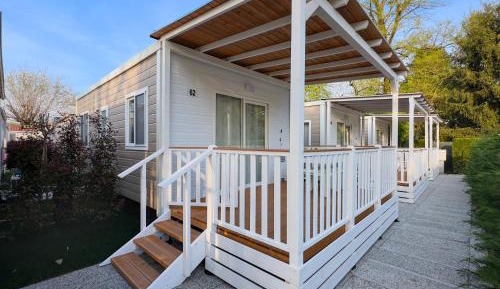 Mobile Home with Private Bathroom and Kitchen with Pool View