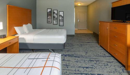 Queen Room with Two Queen Beds - Mobility Access