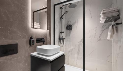 Standard Room - Runway View