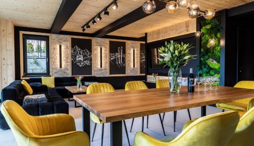 Apartament typu executive suite z 4 sypialniami, jacuzzi i tężnią