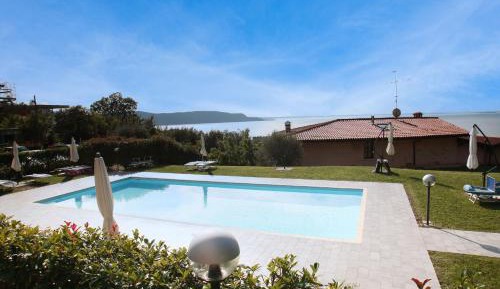 Two-Bedroom Apartment with 2 Bathrooms, Garden and Terrace