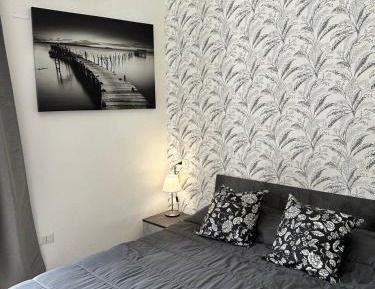 Deluxe One-Bedroom Apartment