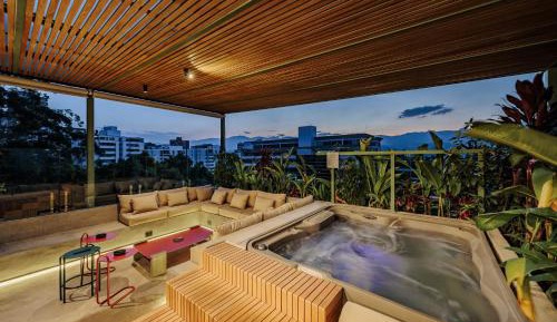 Apartment with Mountain View