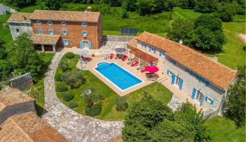 Eight-Bedroom Holiday Home