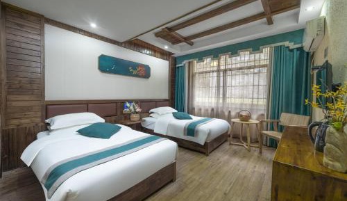 Twin Room with Mountain View