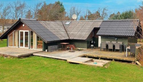 Three-Bedroom Holiday Home 