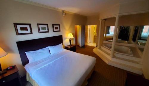 King Suite with Spa Bath