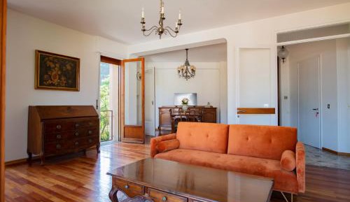 Apartment with Lake View