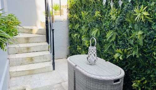 Apartment with Shower