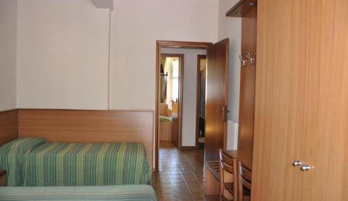 One-Bedroom Apartment (5 Adults)