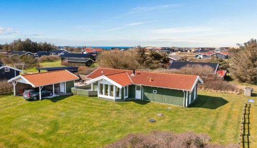 Three-Bedroom Holiday Home 