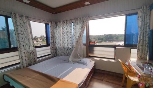 Family Room with Lake View