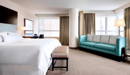 Corner King Room, Larger Guest room, 1 King, Corner room