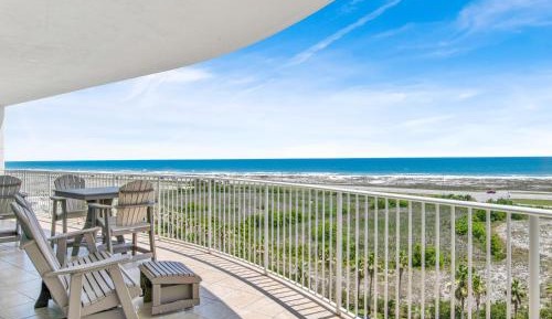 Three-Bedroom Apartment with Ocean View