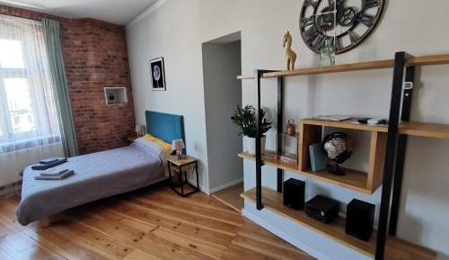 Deluxe Studio