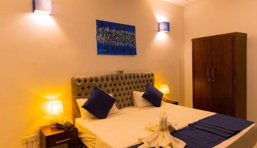 Deluxe Double Room (2 Adults + 1 Child)