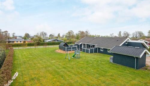 Five-Bedroom Holiday Home